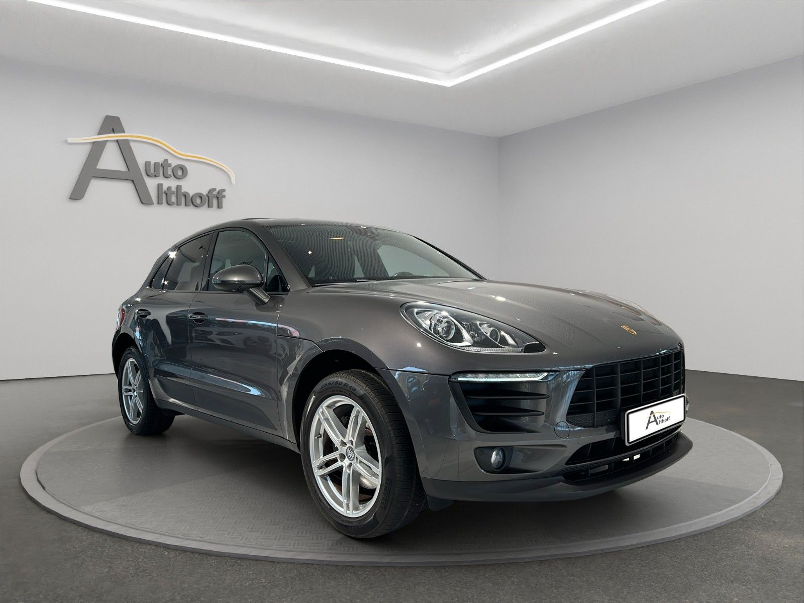 PORSCHE Macan