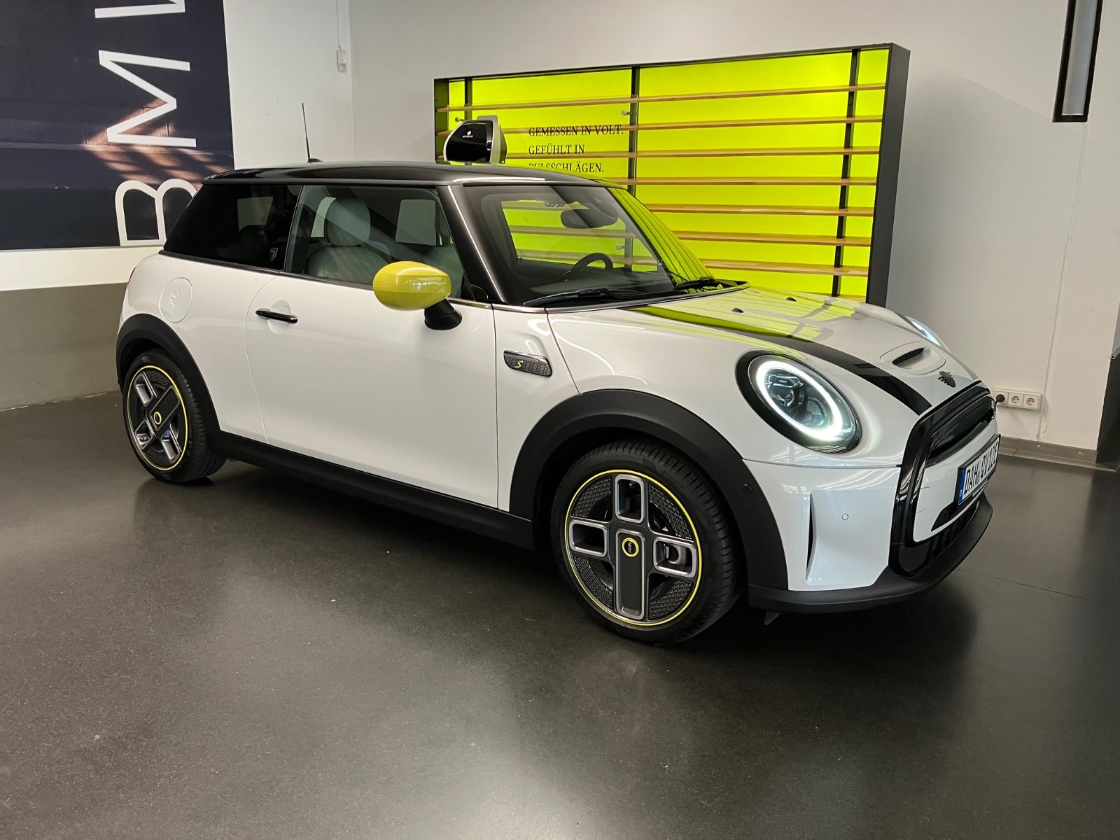 MINI Cooper SE MINI Yours Trim MINI Yours Trim