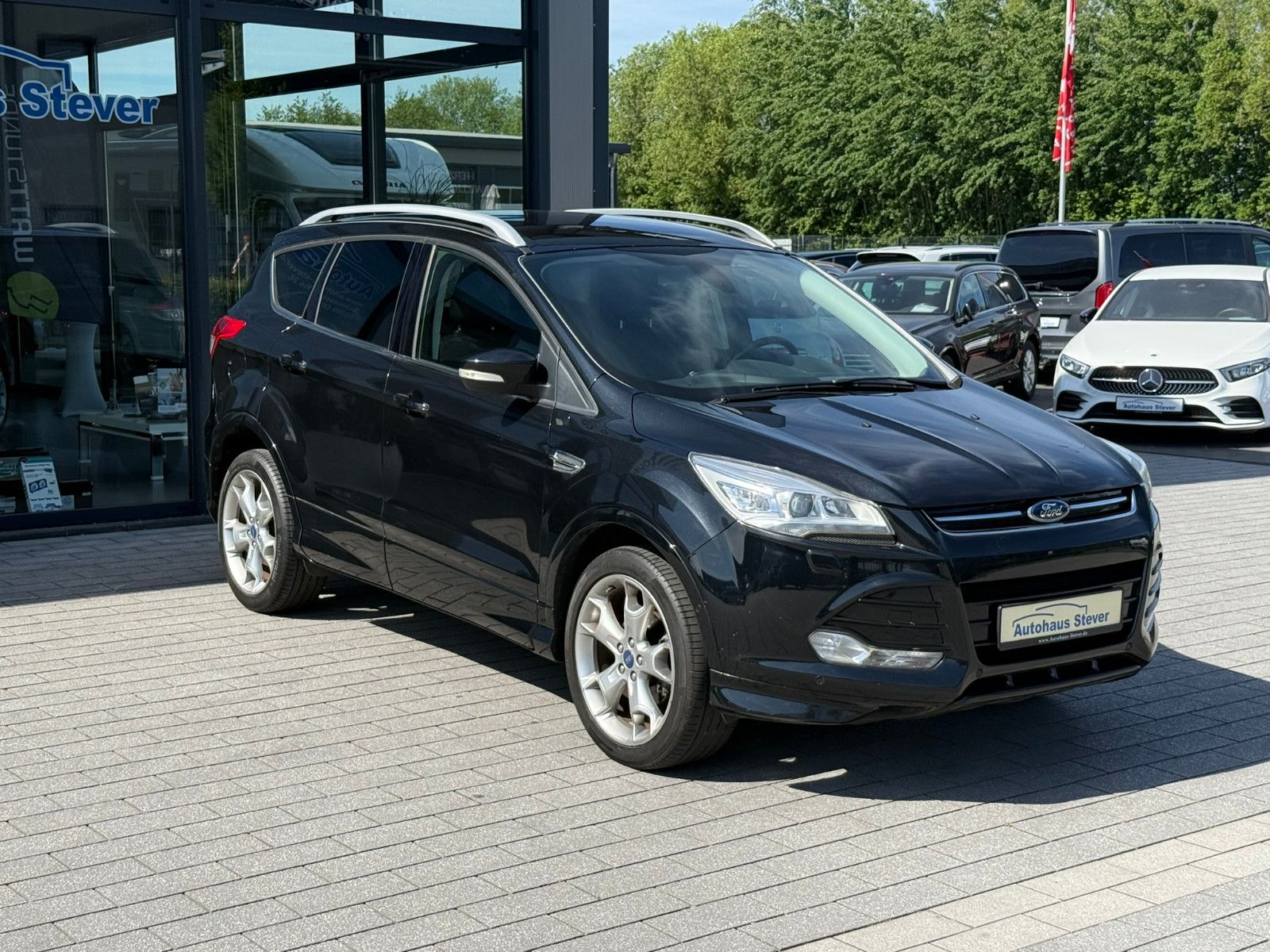 Fahrzeugabbildung Ford Kuga Individual KLIMAAUTO SITZHEIZUNG AHK
