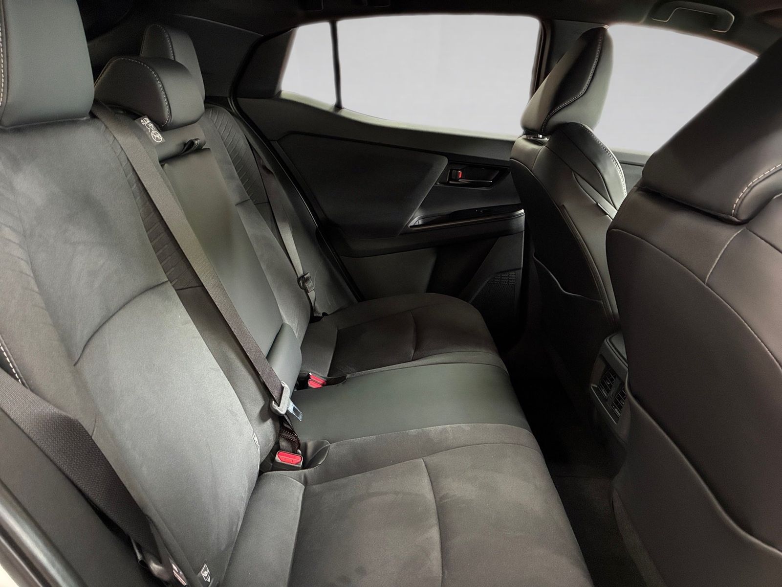 Fahrzeugabbildung Toyota C-HR+ Lounge 4x4 AWD 77KW, 360,Navi,SHZ,el.Heck
