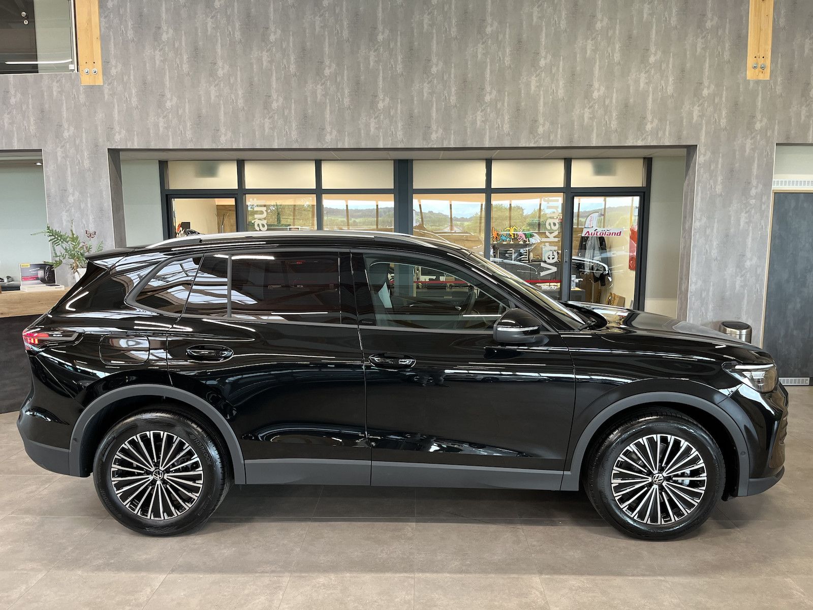 Volkswagen Tiguan 2.0 TDI 110 kW Life 18 AHK ACC Kamera 5JG imagem 2