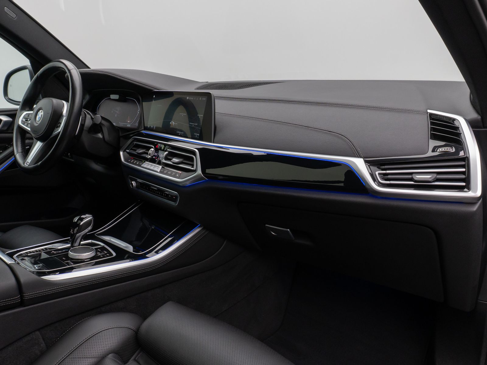 Fahrzeugabbildung BMW X5 xD30d M Sport Panorama 360°HUD HiFi Komfort