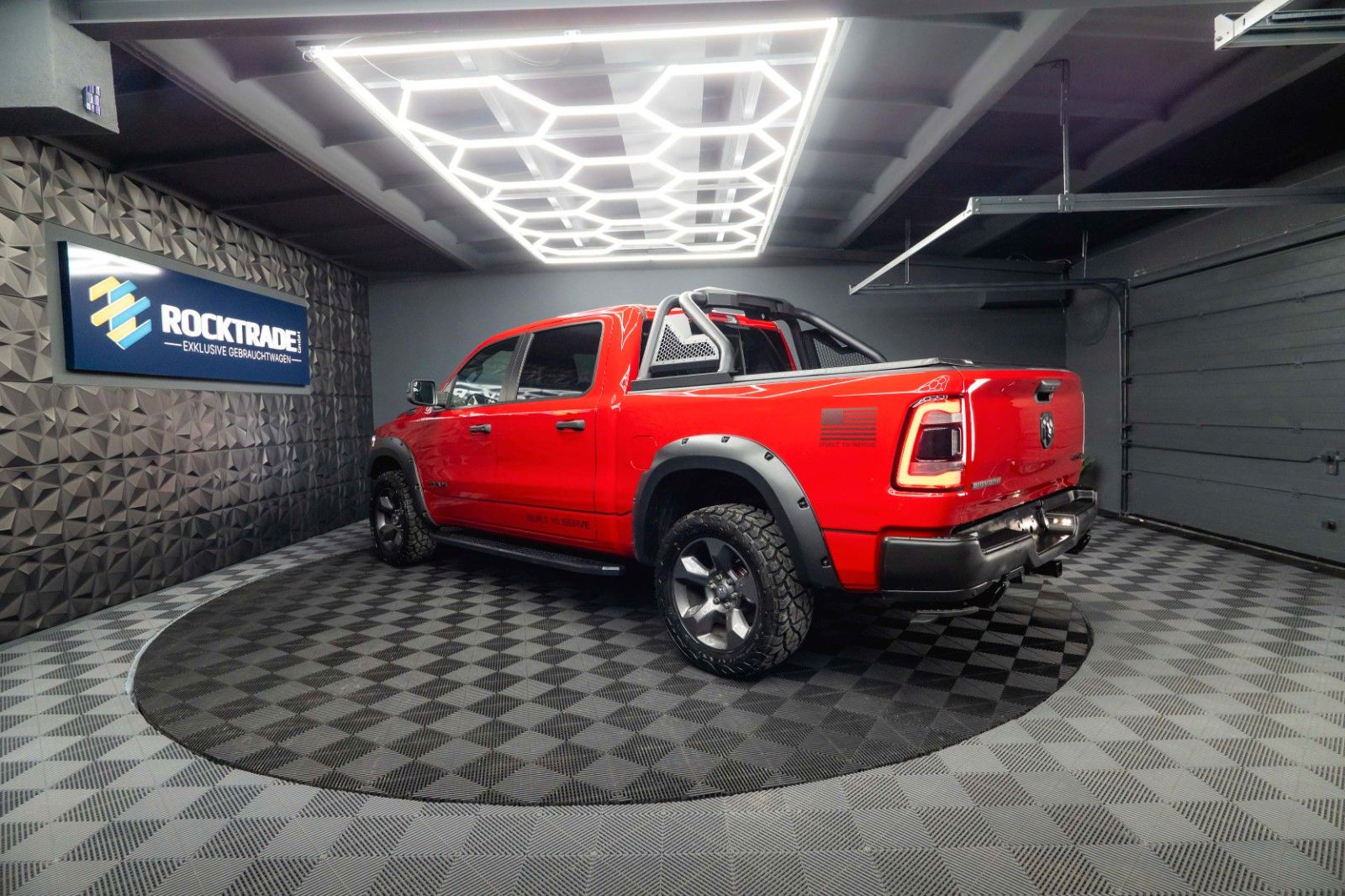 Fahrzeugabbildung Dodge RAM 5.7 V8 HEMI 4x4 Built to Serve AXLE LOCK FOX