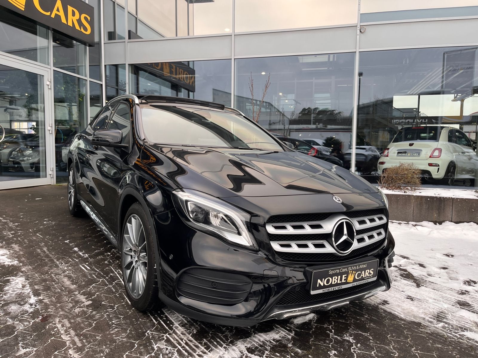 Fahrzeugabbildung Mercedes-Benz GLA 250 4Matic AMG Line AHK PANO RFK 19"