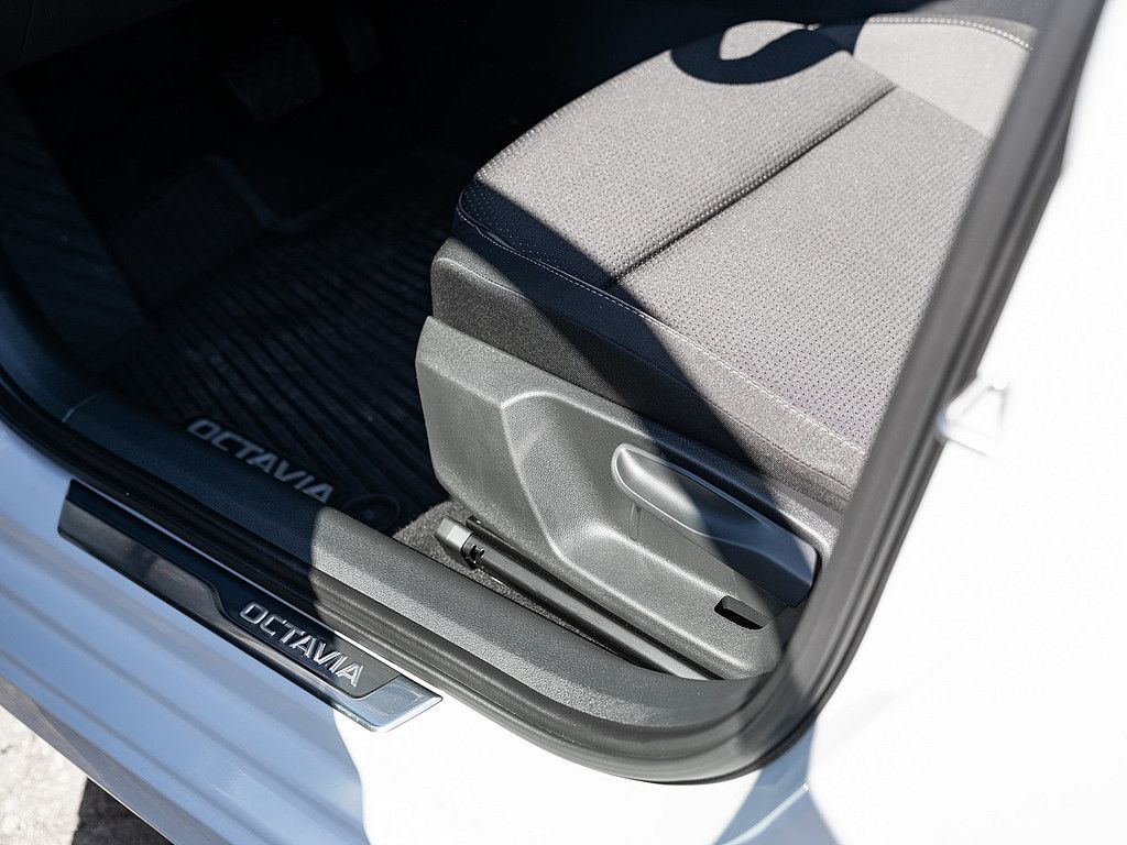 Fahrzeugabbildung SKODA Octavia Combi 1.5 TSI Tour NAVI LED GRA