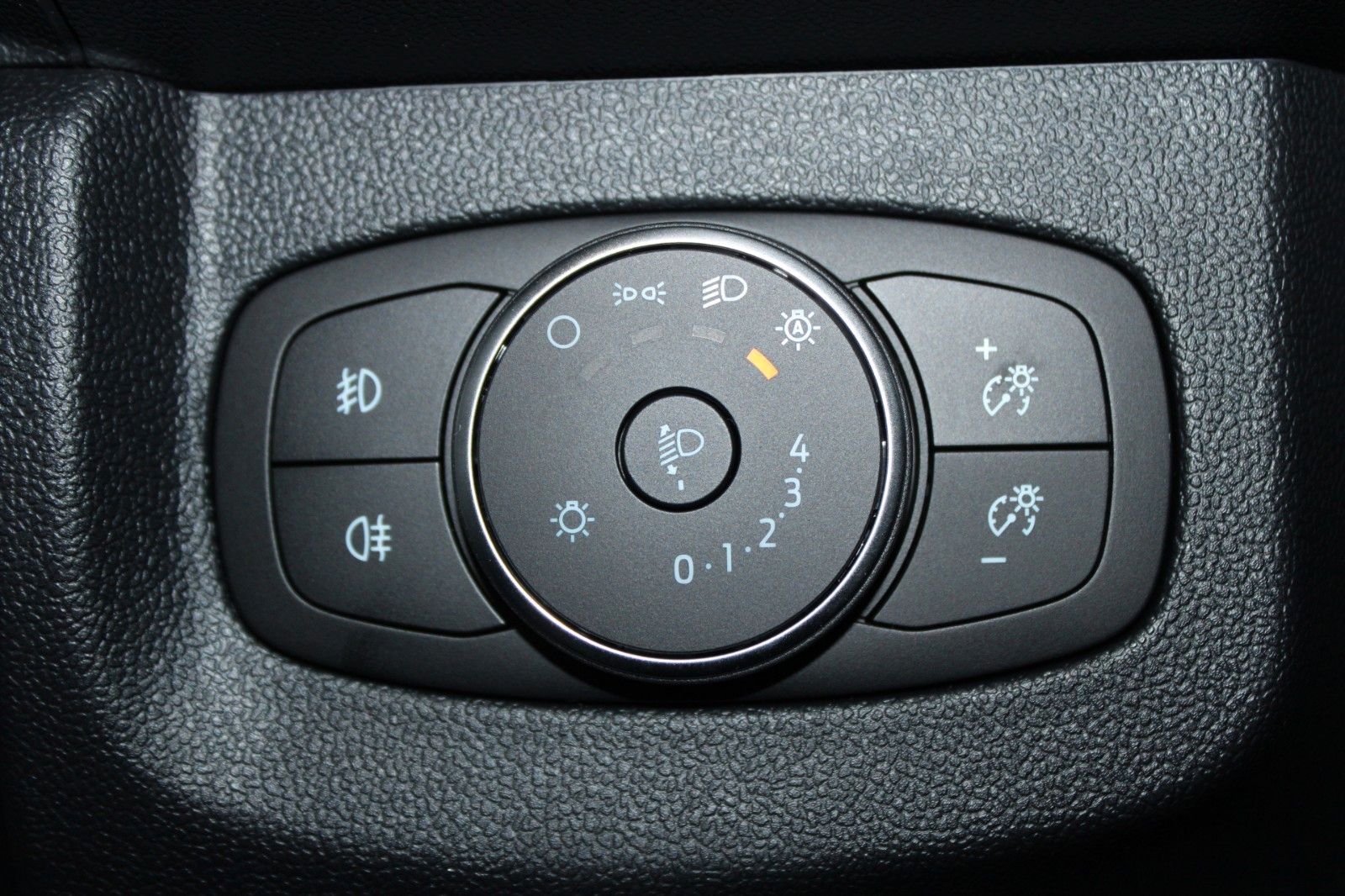 Fahrzeugabbildung Ford Tourneo Courier BEV TREND FahrerAss2 + WinterPak