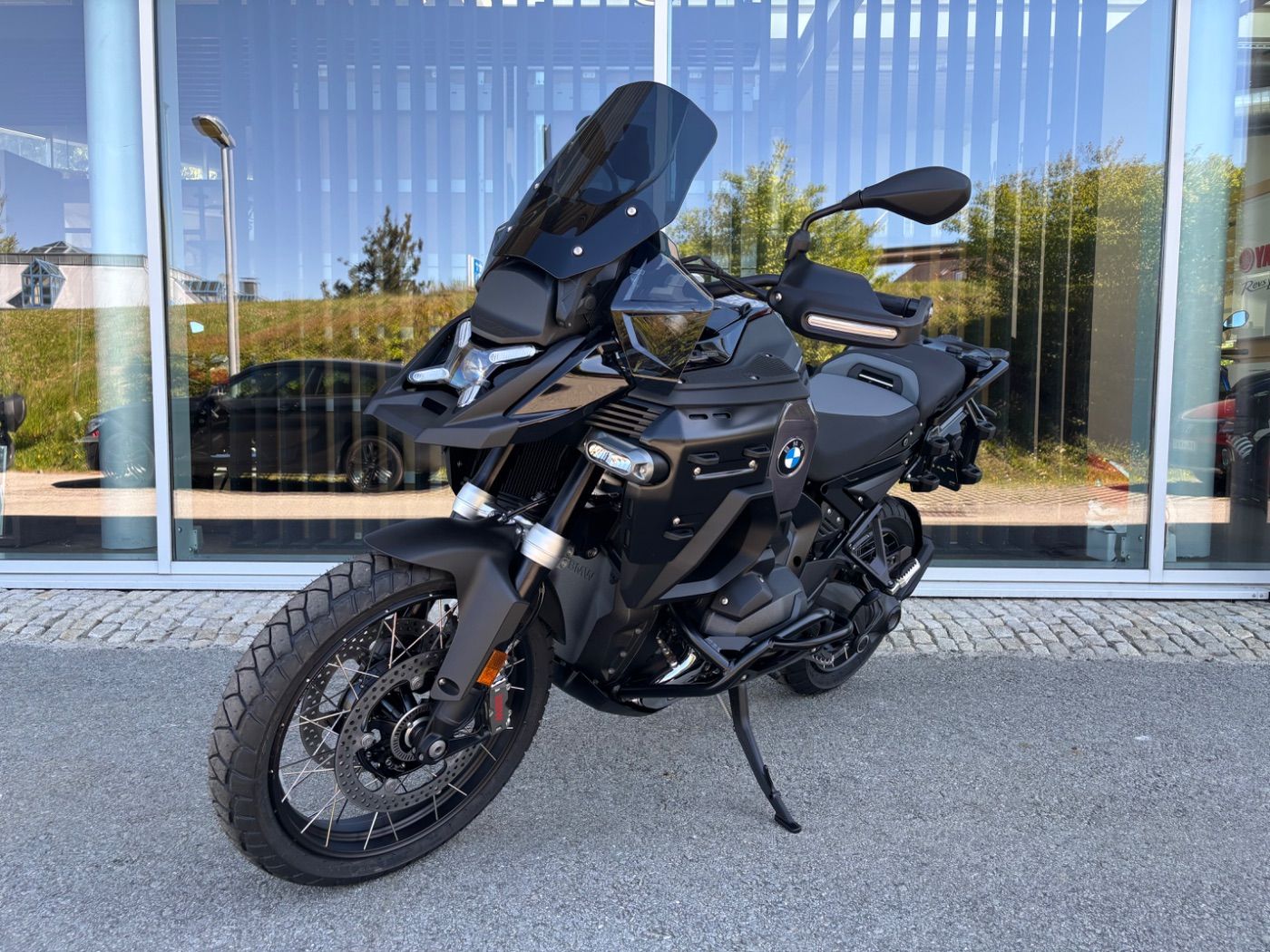 Fahrzeugabbildung BMW R 1300 GS Adventure 3 Pakete Triple Black ASA 10