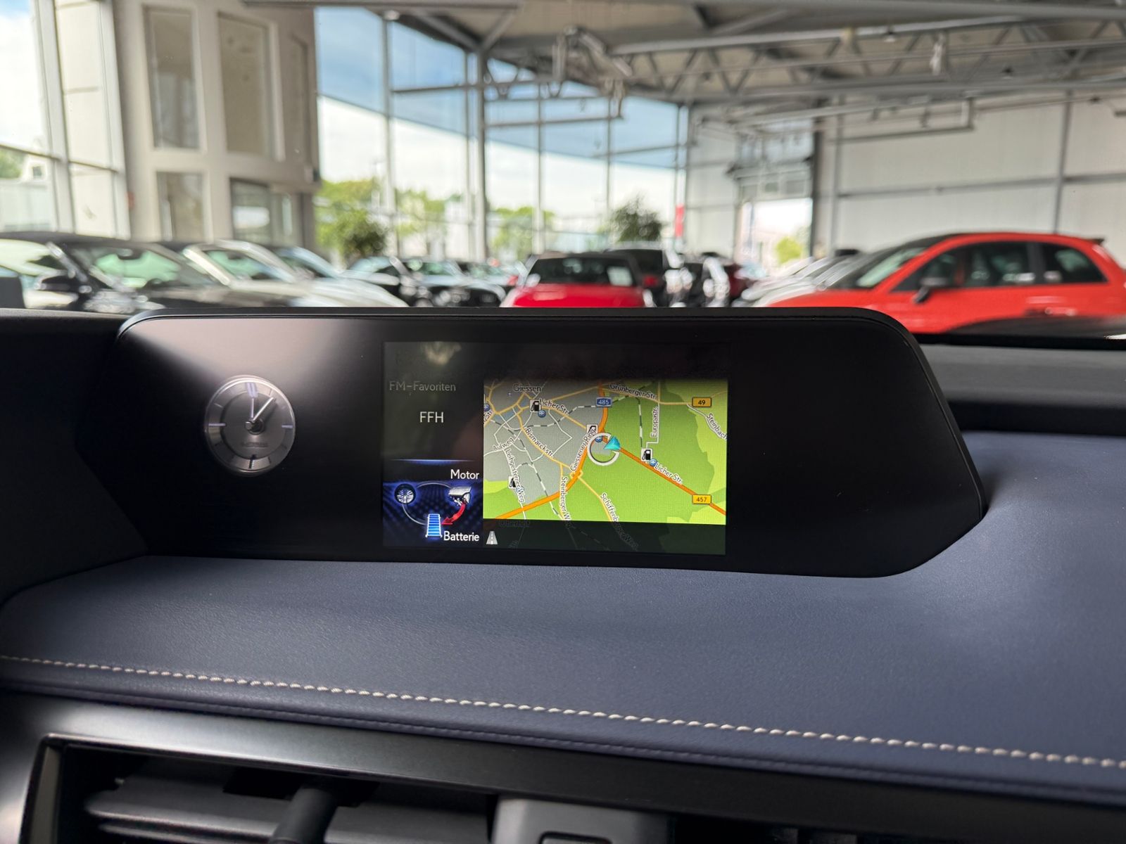 Fahrzeugabbildung Lexus UX 250 h Launch Edition LED NAV RFK SHZ ALU