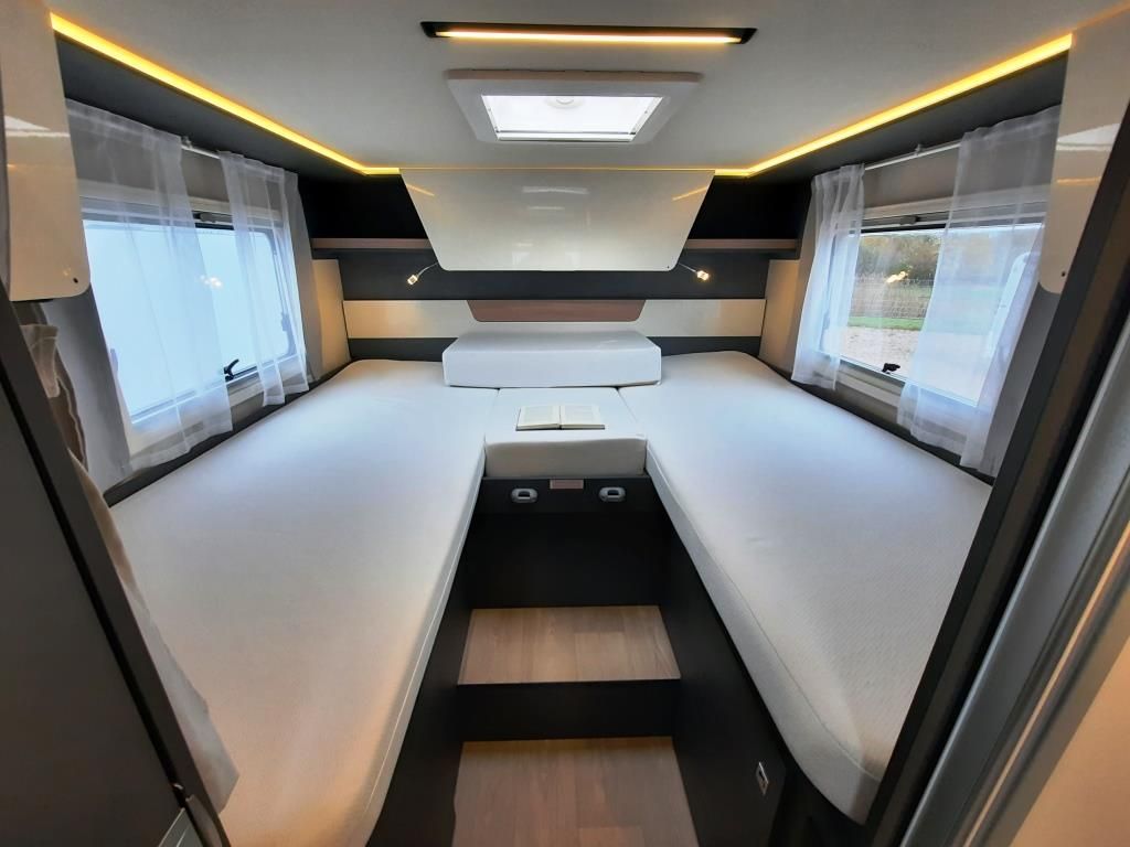 Fahrzeugabbildung Laika Kosmo H 1409 Verfüg./Sparen Sie 27.650,- €