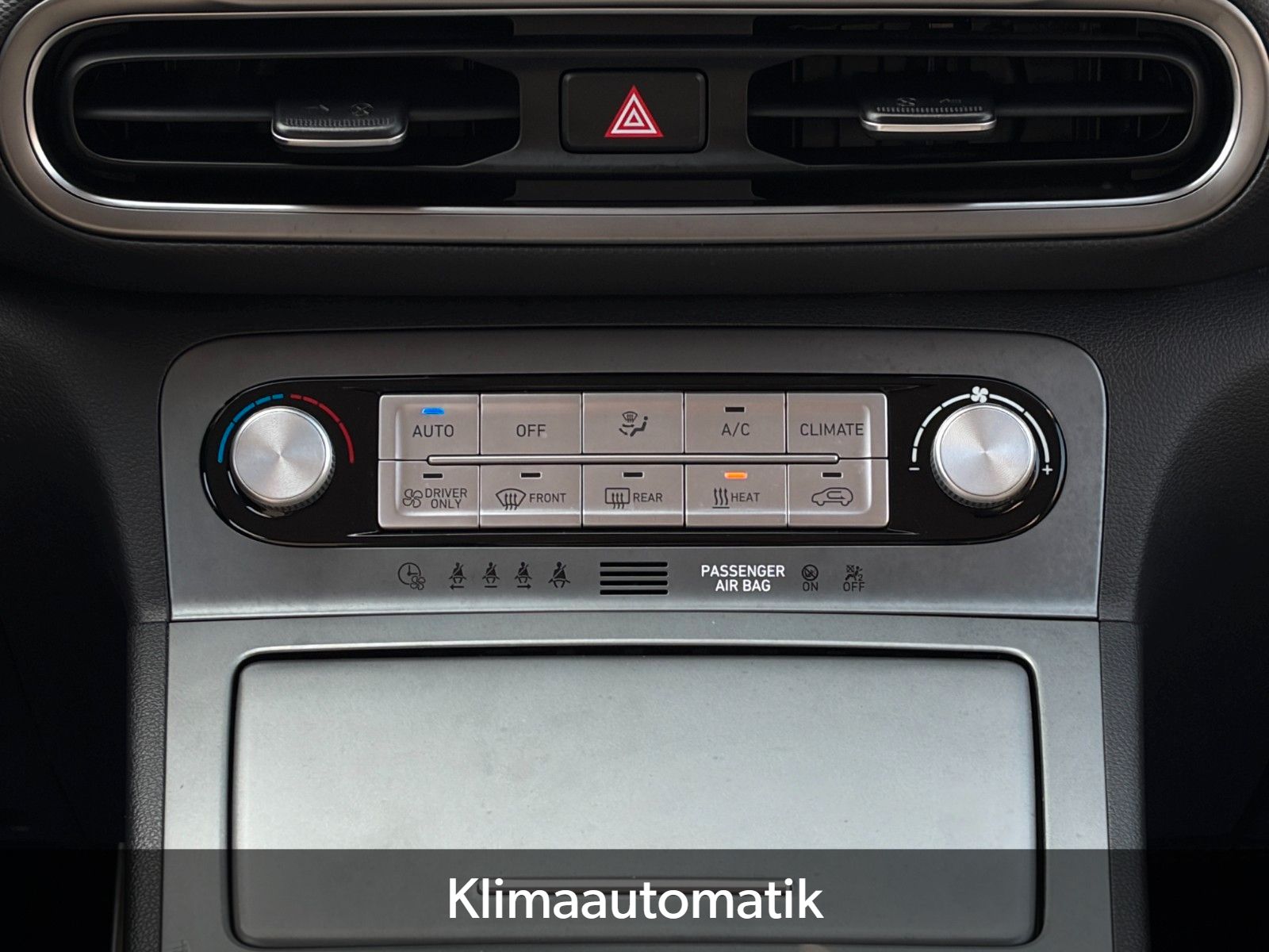 Fahrzeugabbildung Hyundai KONA E Select SHZ ACC PDC LKA Navi WiFi CarPlay