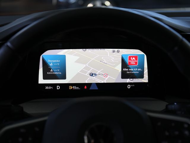 Volkswagen Golf Life 2.0TDI LED NAVIGATION PRO SHZ ACC APP