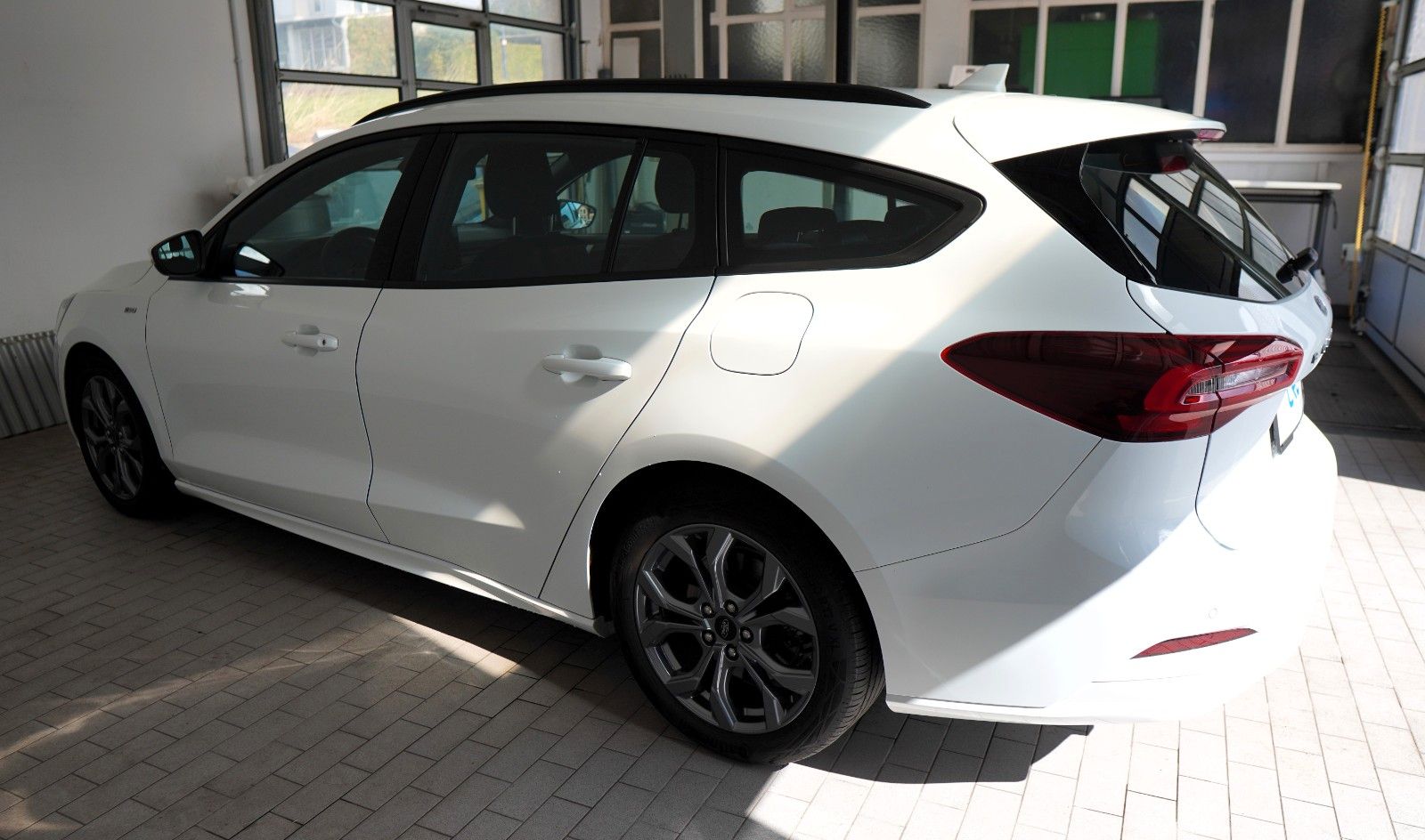 Fahrzeugabbildung Ford Focus Turnier ST-Line *MwSt*1.Hand*Autom.*Navi*