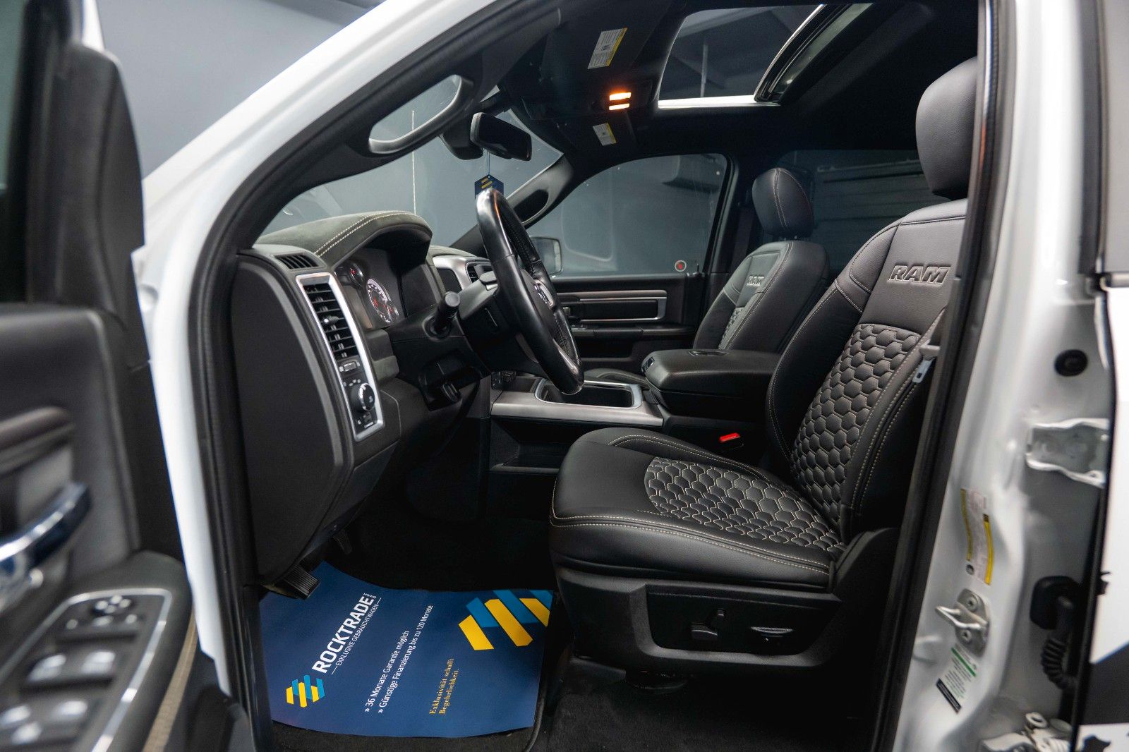 Fahrzeugabbildung Dodge RAM 5.7 V8 HEMI 4x4 OFFROAD Night-Paket *LED*AHK