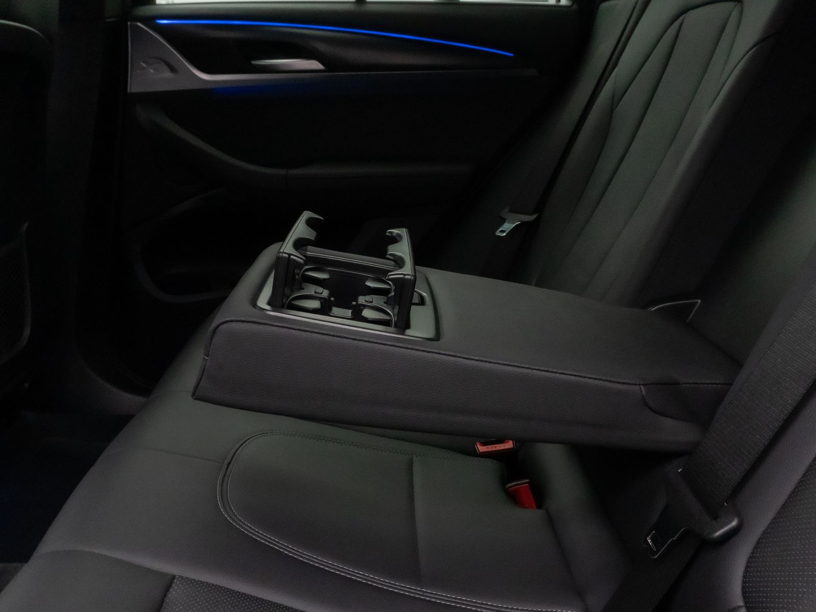Fahrzeugabbildung BMW X3 xD20d M Sport Kamera HUD DAB HiFi Komfort 19"