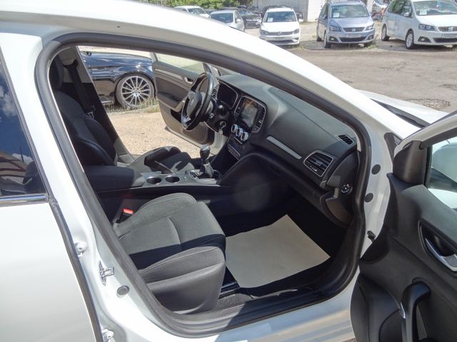 Fahrzeugabbildung Renault Megane IV Lim. 5-trg. Zen/1.Hd/Navi/SitzH/PDC/