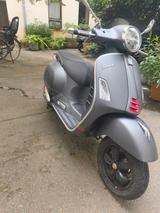 Vespa GTS 300 Super Scheckheftgepflegt HU bis 04/27 - Vespa Motorräder in Berlin