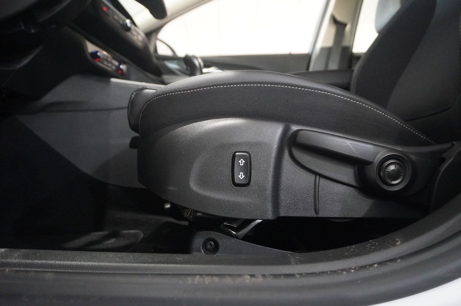 Fahrzeugabbildung Opel Insignia B GS 2.0D ELEGANCE NAVI/LED/KAMERA/DAB+