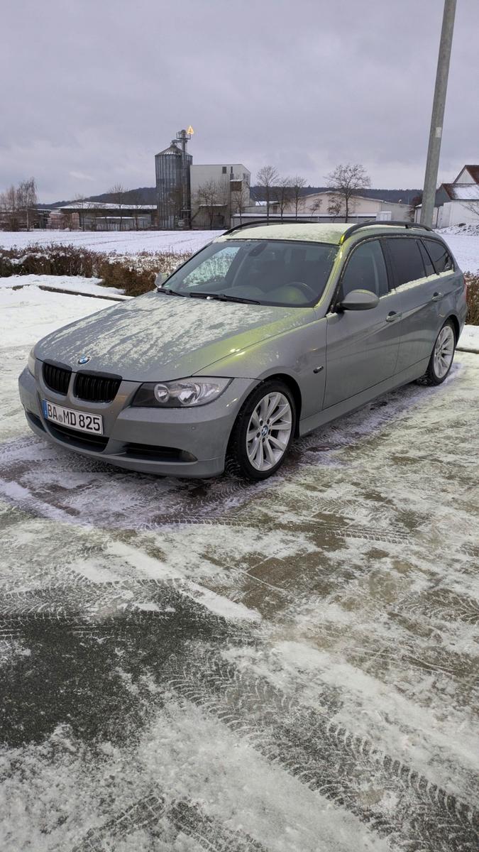 BMW 325 2007 — вигляд ззаду