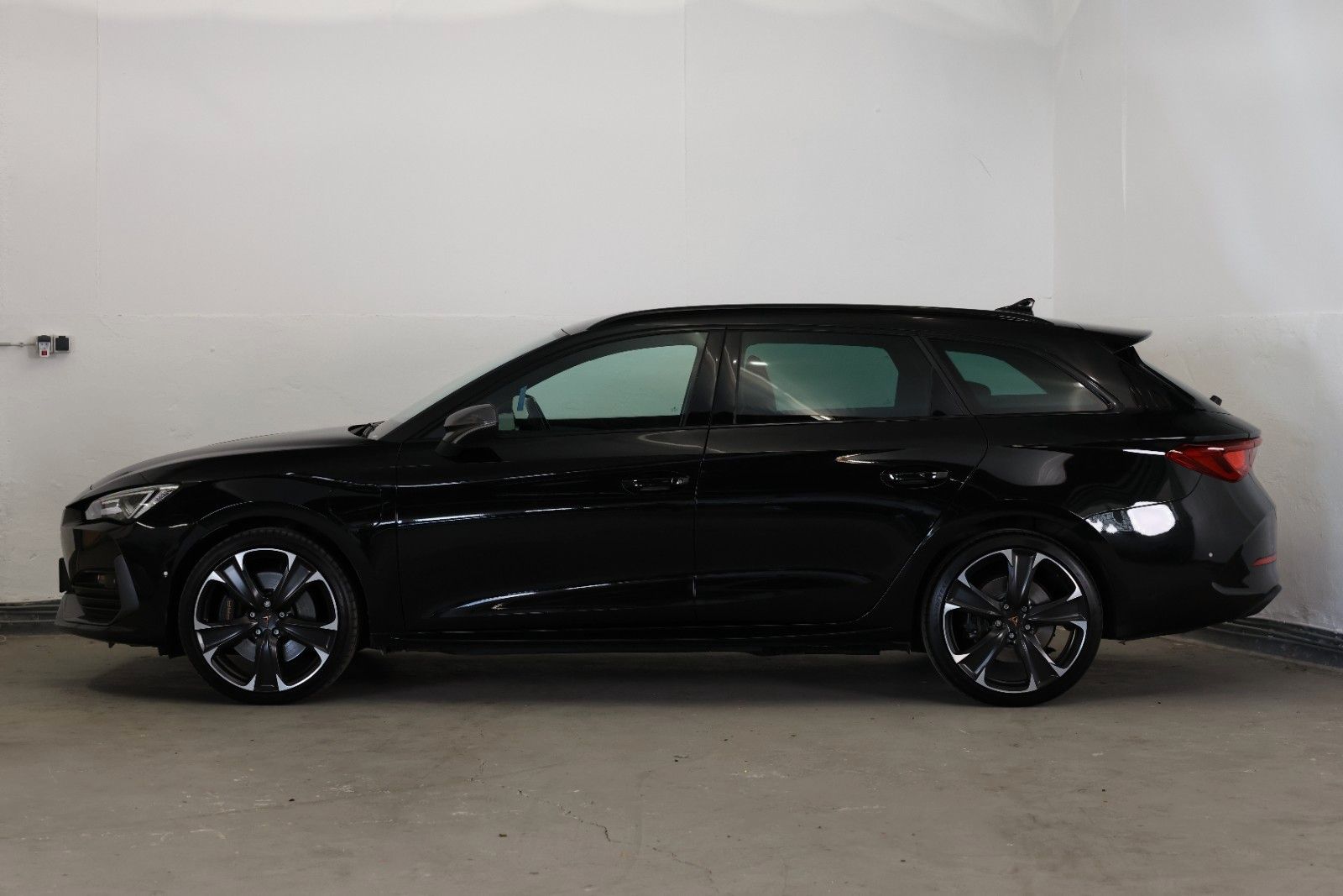 Cupra Leon Sportstourer e-Hybrid - 12M Garantie imagem 3