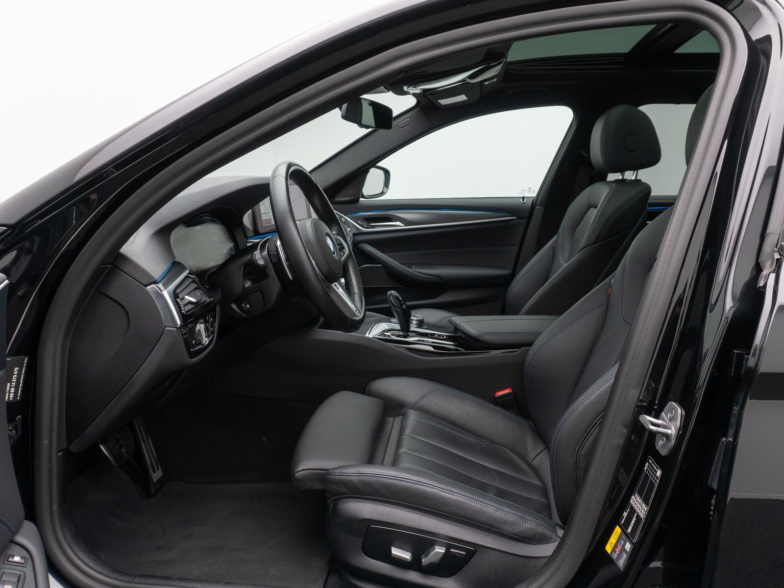Fahrzeugabbildung BMW 530e xD M Sport DAB H/K HUD Panorama Laser AHK