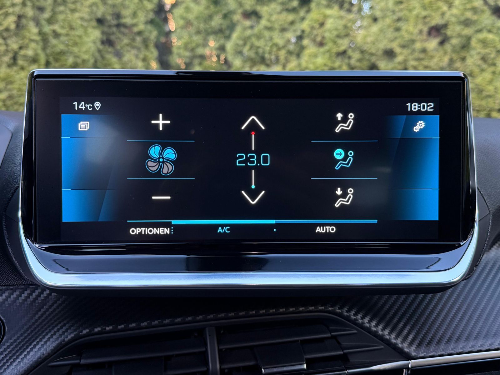 Fahrzeugabbildung Peugeot 2008 1.5 BlueHDI Allure Pack LED+NAV+SHZ+KAM+DAB