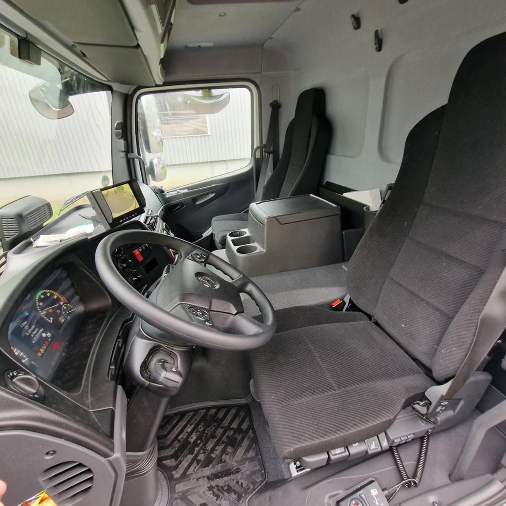 Fahrzeugabbildung Mercedes-Benz Atego 1224 L Junge Koffer mit LBW 1500 kg