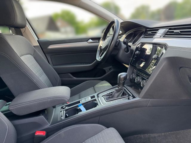 Passat Variant Business 1.5 TSI DSG LED Navi AHK