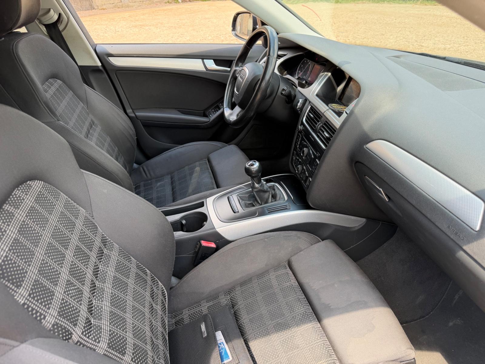 Audi A4 2011 — photo 10