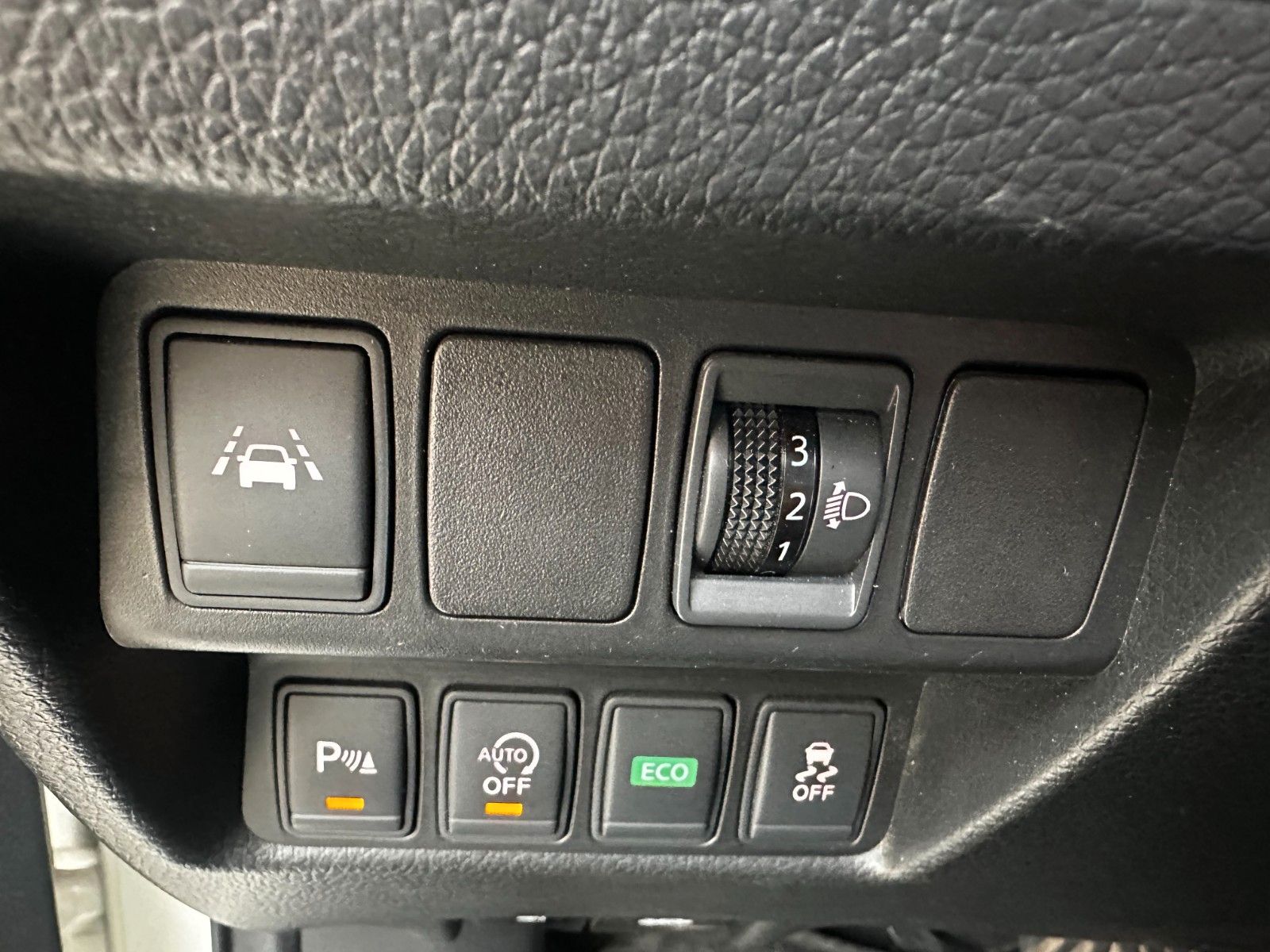 Fahrzeugabbildung Nissan Qashqai Autom. / Navi. / Sitzhzg.
