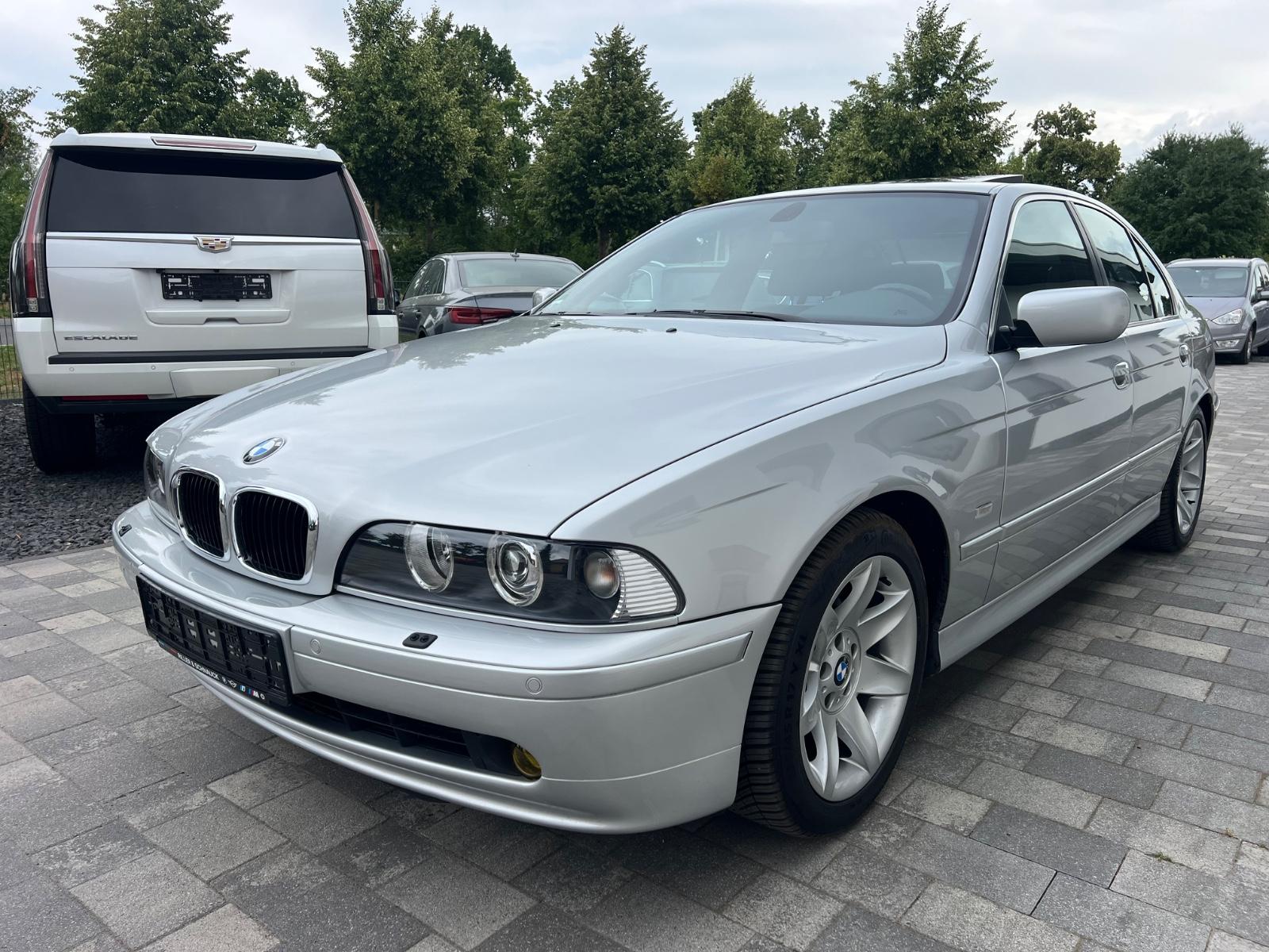 BMW 530i A 1.Hand Scheckheft Xenon Komfortsitze Pdc