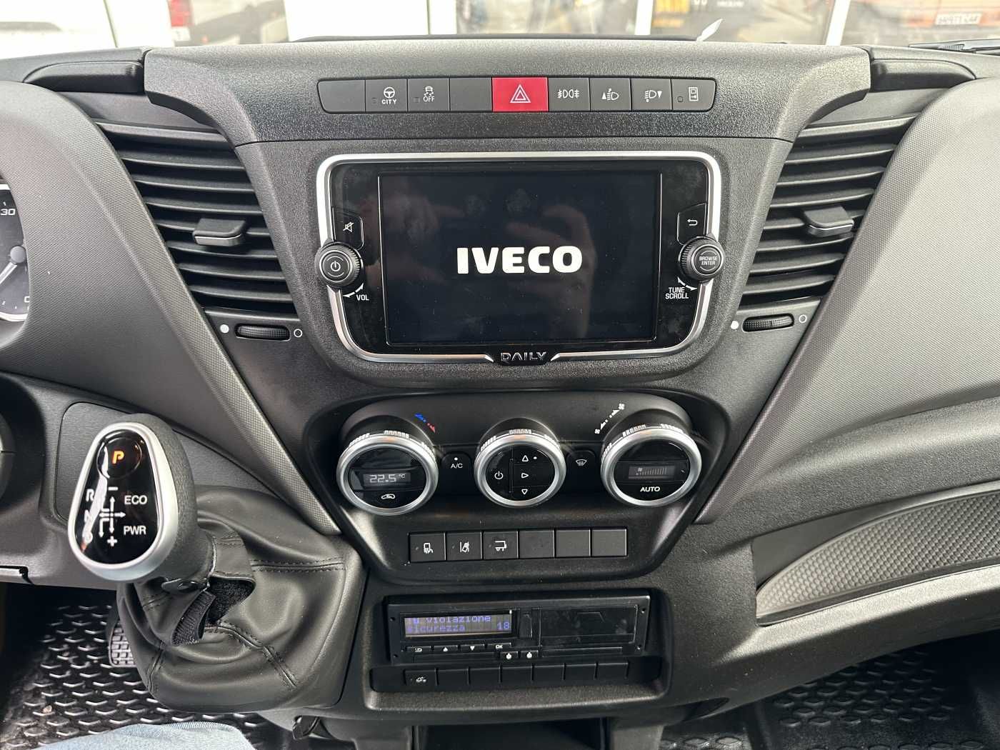 Fahrzeugabbildung Iveco Daily 70C18 HA8 *LBW*Schwenkwandkoffer*