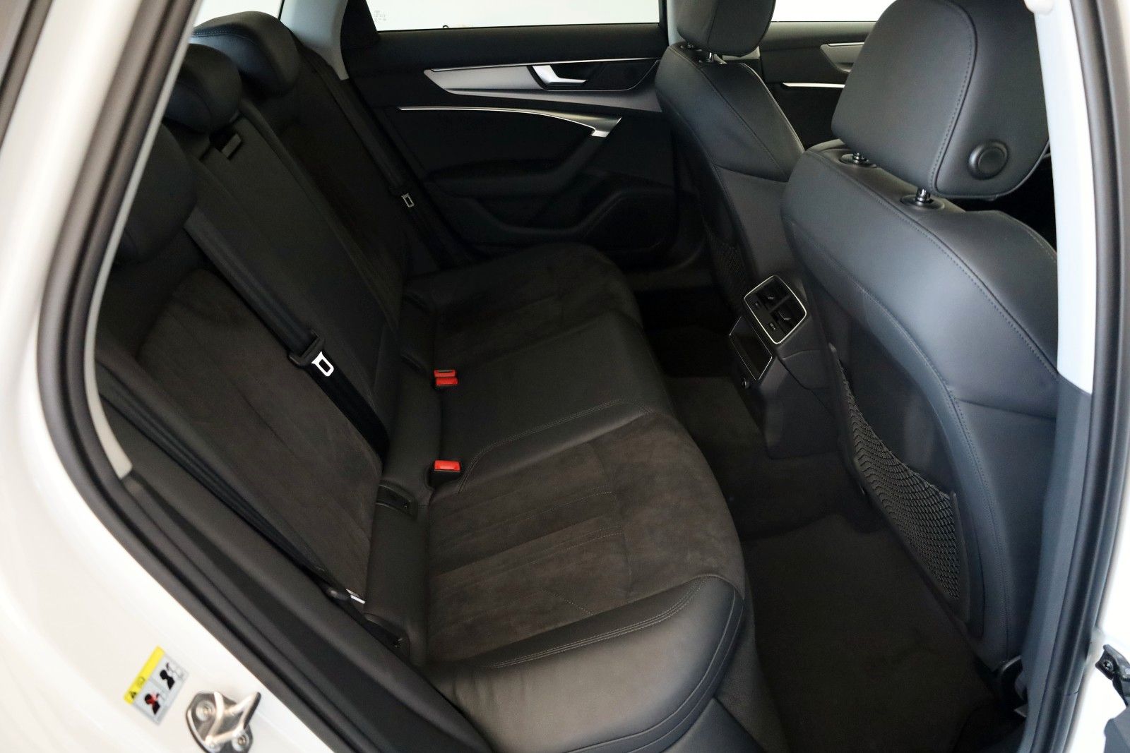 Fahrzeugabbildung Audi A6 Avant 40 TDI sport T.Leder,Navi,LED,ACC,SR+WR