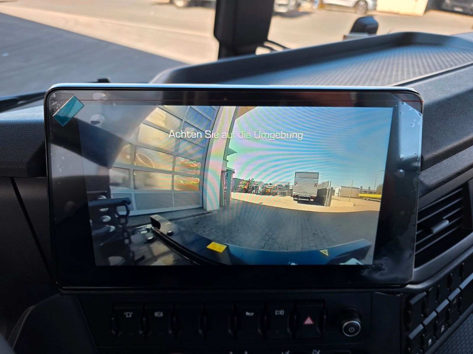 Fahrzeugabbildung Iveco X-Way AD320X46BZ OFF 8x4 Hiab ULT26S53-W-ITF Alu