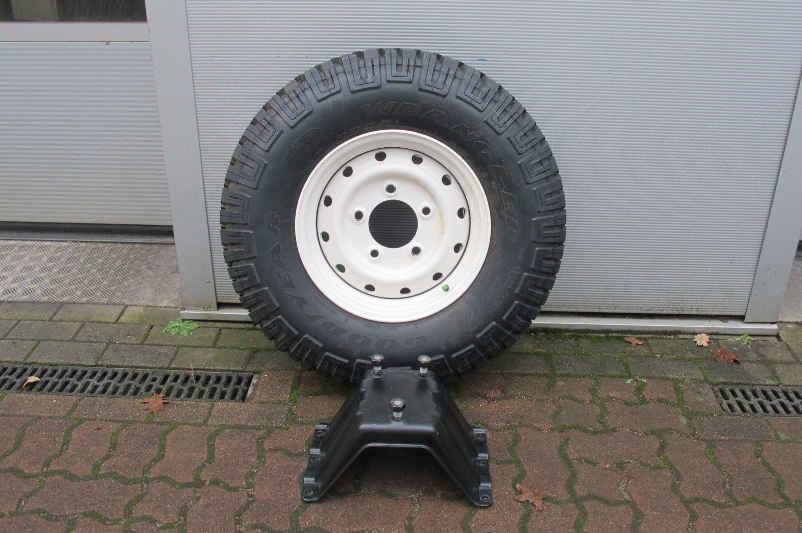 Fahrzeugabbildung Land Rover Defender 90 E Station Wagon