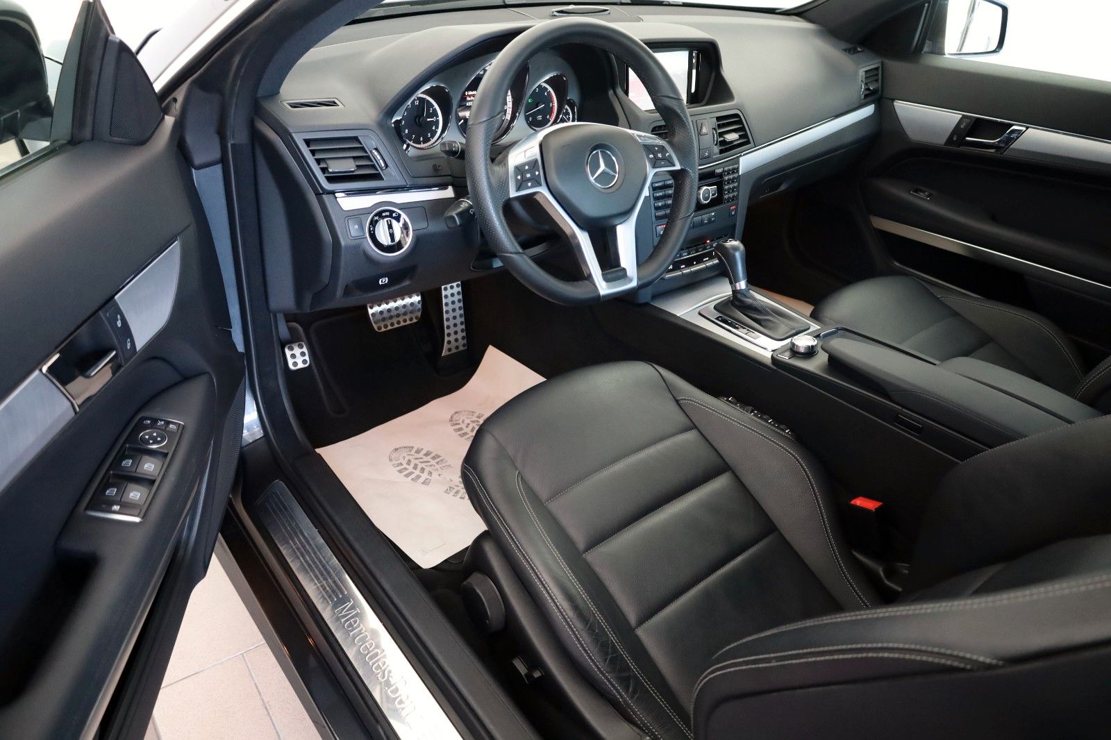 Fahrzeugabbildung Mercedes-Benz E 350 CDI Coupe BE AMG Line,Leder,Navi,Xenon
