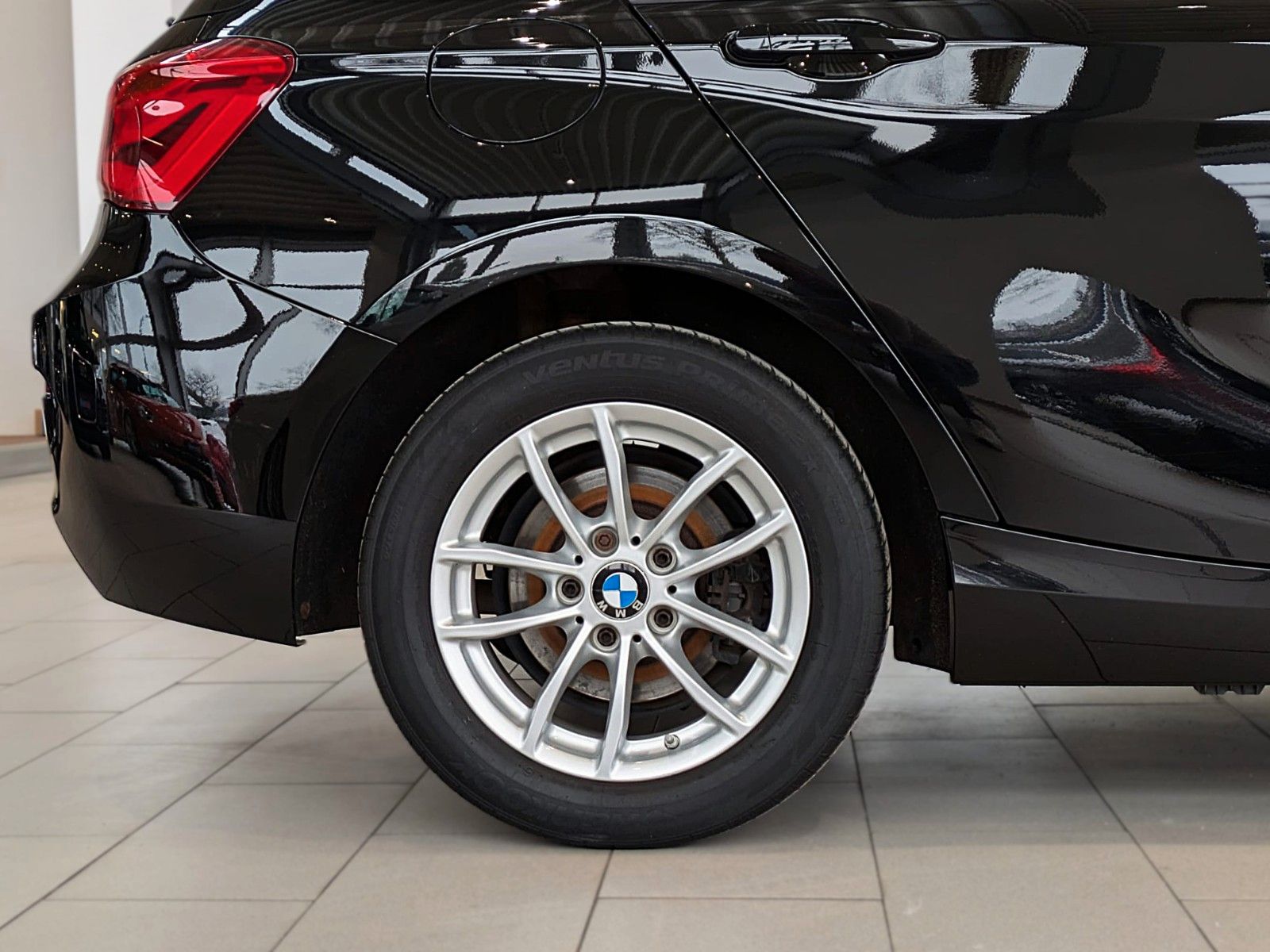 Fahrzeugabbildung BMW 116d 5 Trg KLIMAAUT NAVI SITZHZG PDC 1.HAND ALU