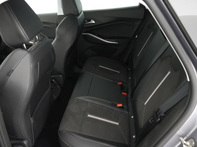 Grandland GSe PHEV 4X4 AT+AHK+NAVI+RÜCKFAHRKAMER