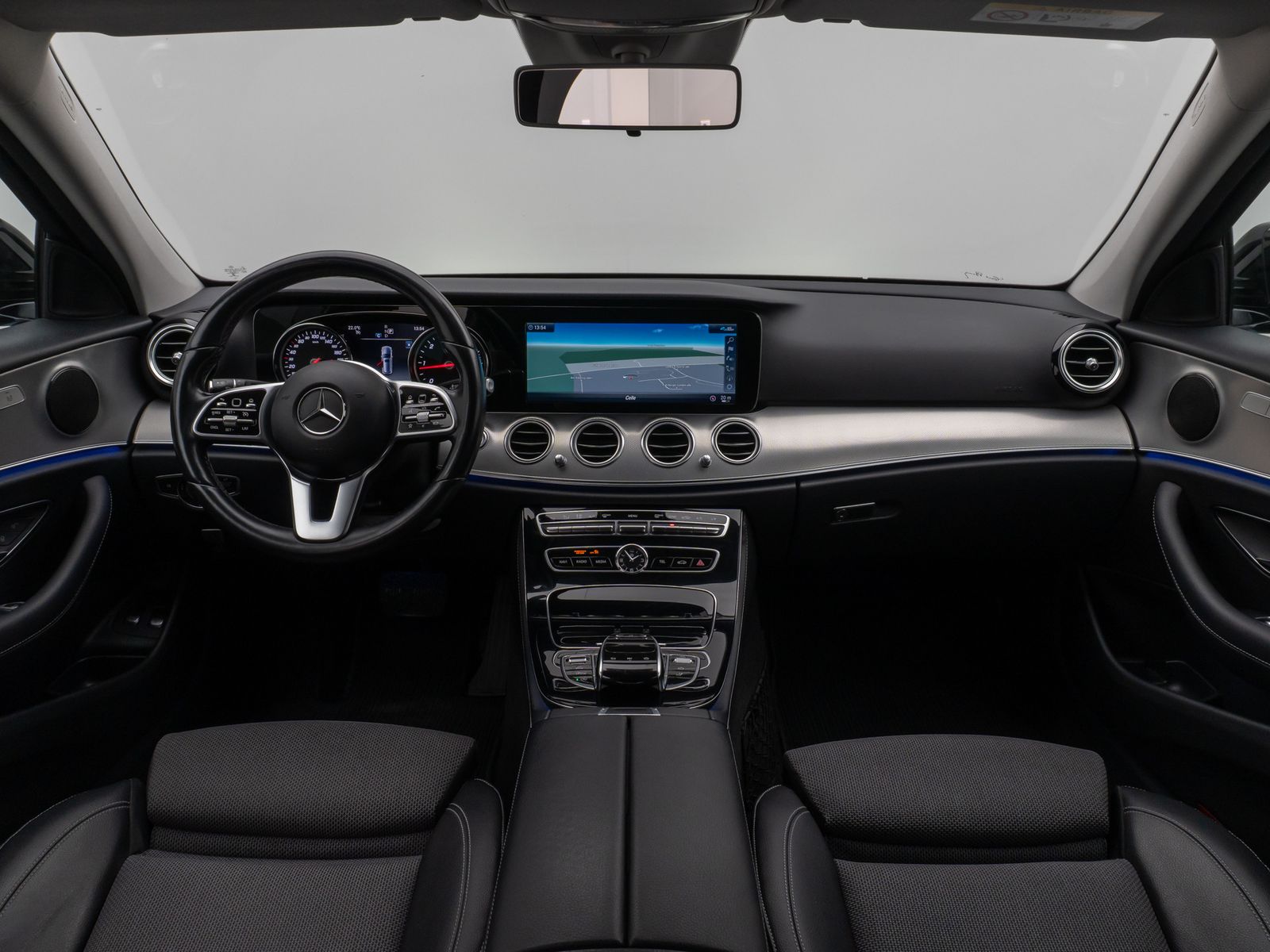 Fahrzeugabbildung Mercedes-Benz E 220d T-Modell Avantgarde Kamera AHK Tempomat