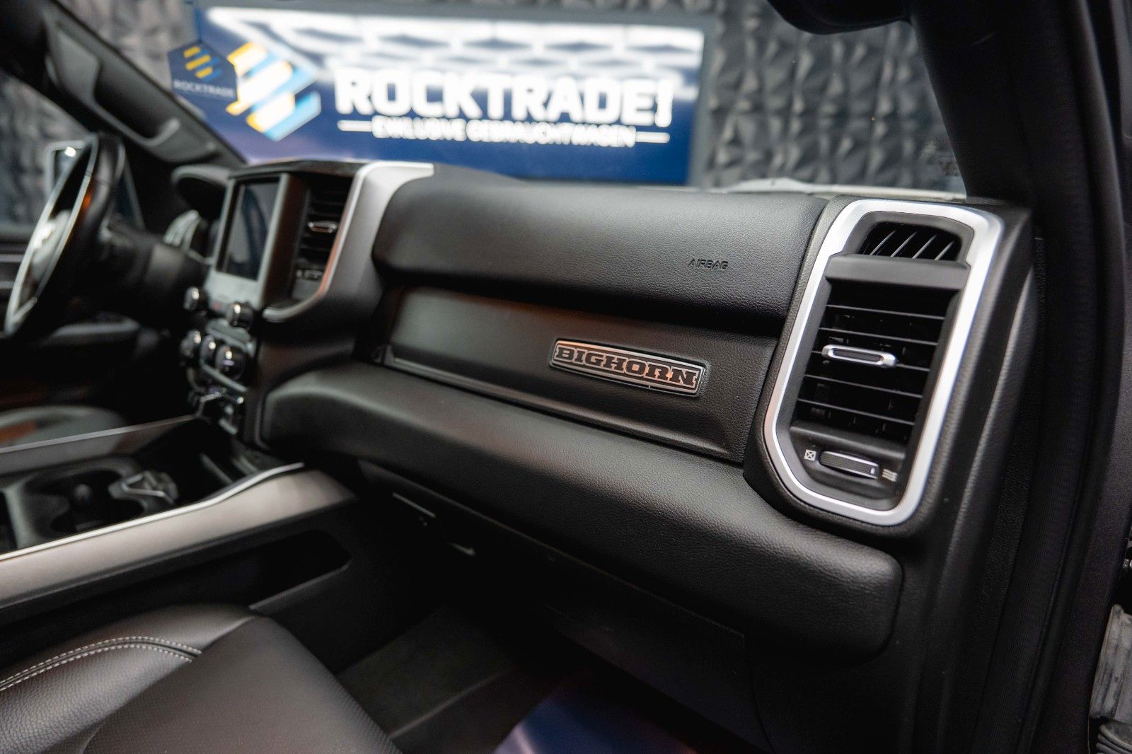 Fahrzeugabbildung Dodge RAM 5.7 V8 HEMI 4x4 OFFROAD Night Limited 19%