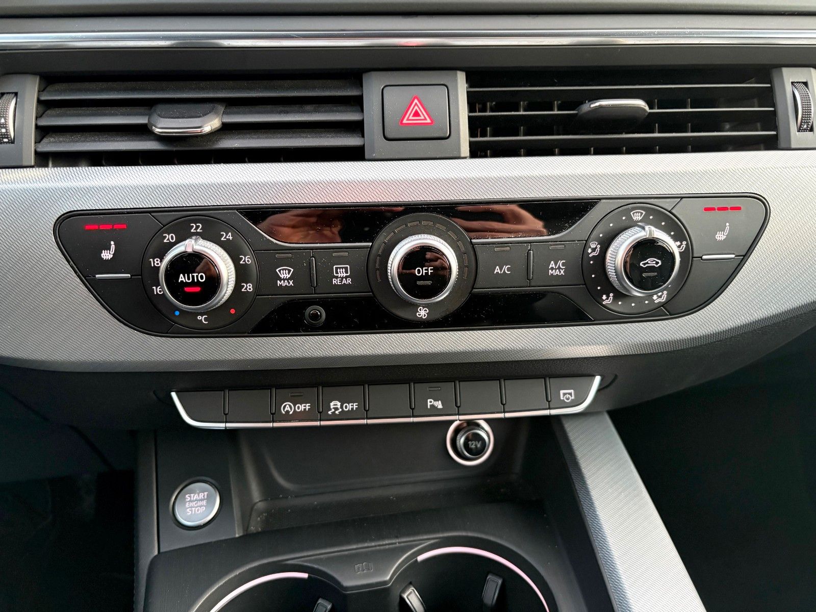 Fahrzeugabbildung Audi A4 Avant 2.0 TDI sport Navi Leder Xenon S-LINE