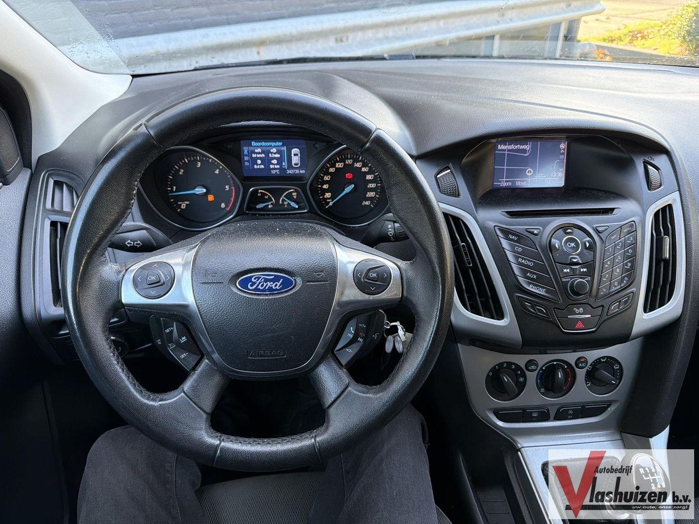 Ford Focus 2012 — photo 9