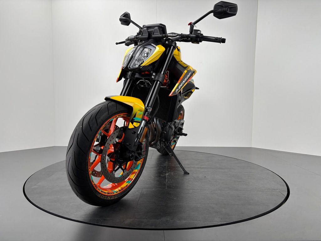 Fahrzeugabbildung KTM 890 DUKE R *DUNLOP-EDITION *SC-PROJECT