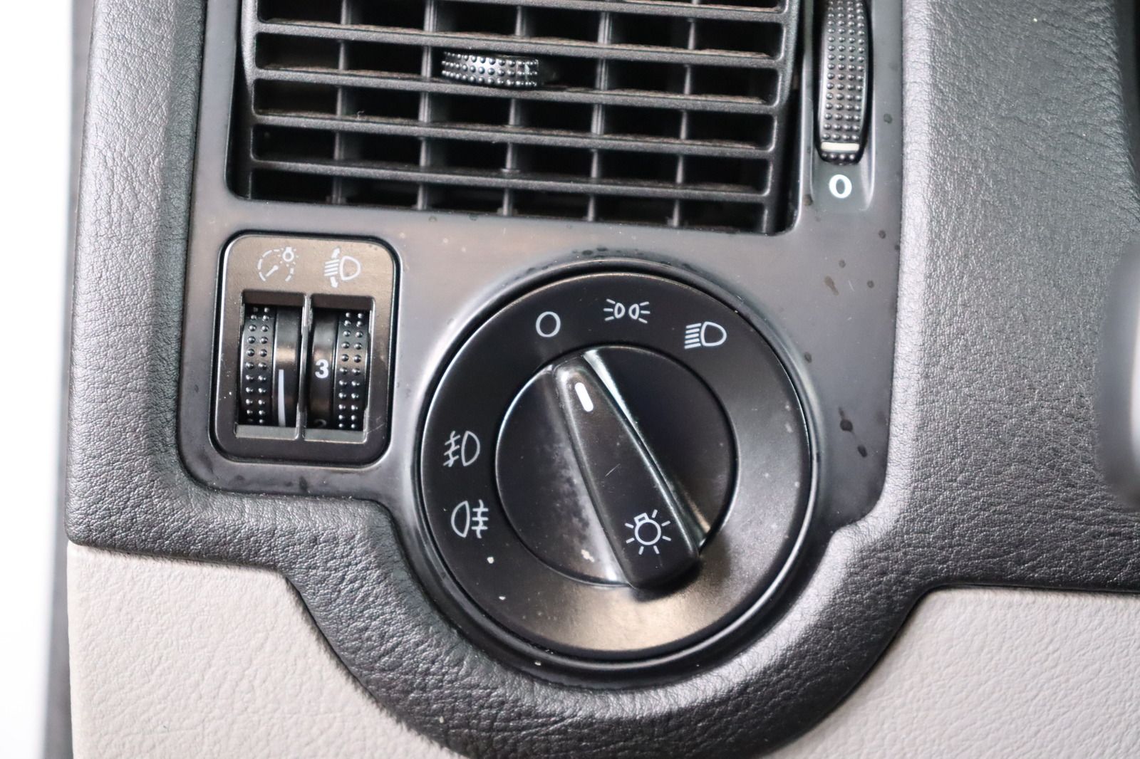 Fahrzeugabbildung Volkswagen Golf 1.6 * Klima *