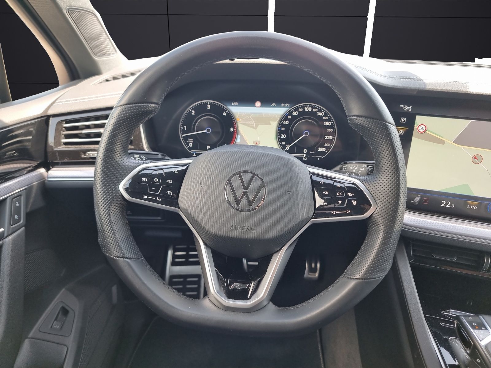 Fahrzeugabbildung Volkswagen Touareg TDI R-Line 4M Matrix STH Luft Pano RFK A