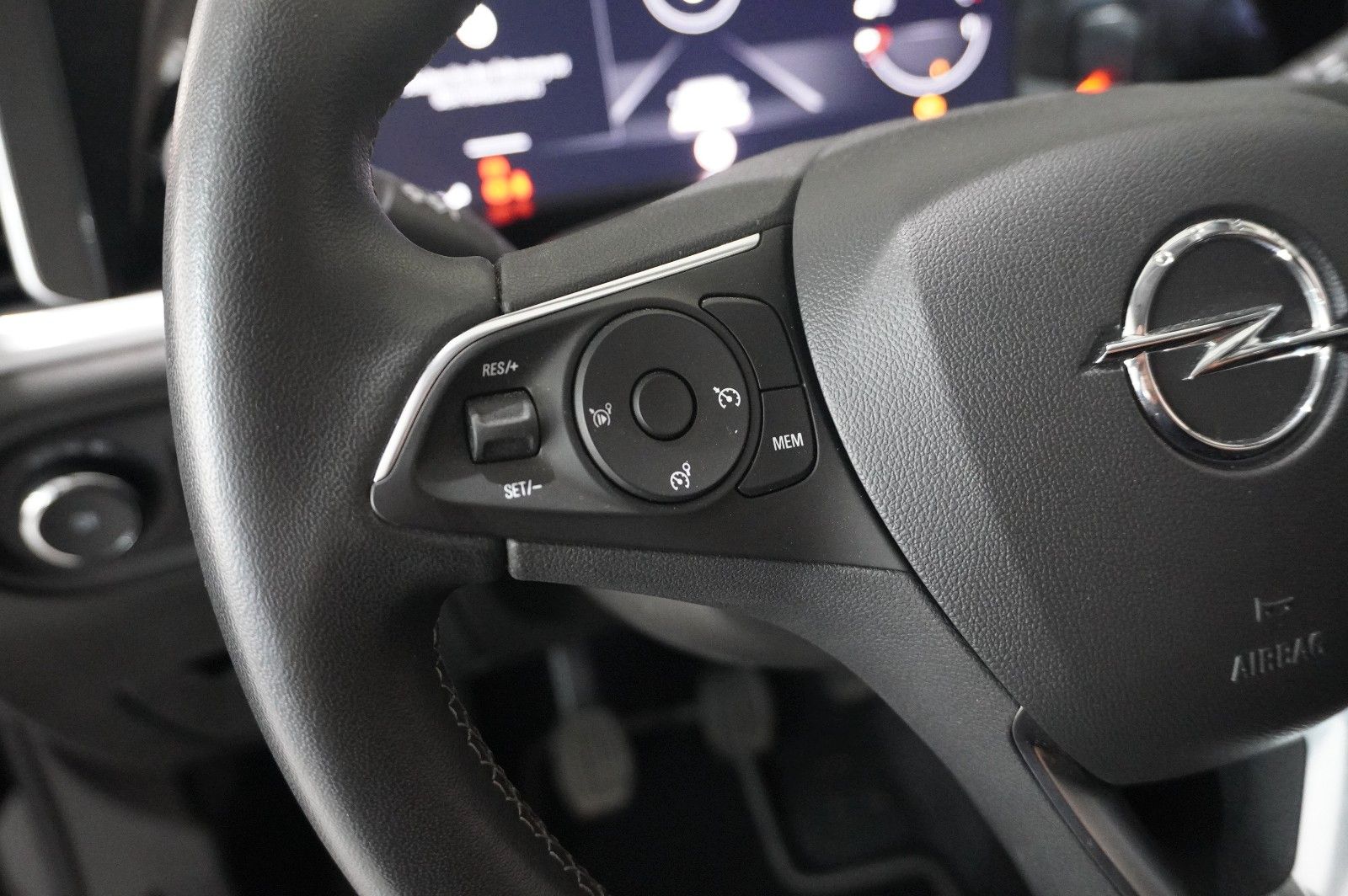 Fahrzeugabbildung Opel Grandland (X) 1.2T GS SPORT NAVI/LED/VIRT./DAB+