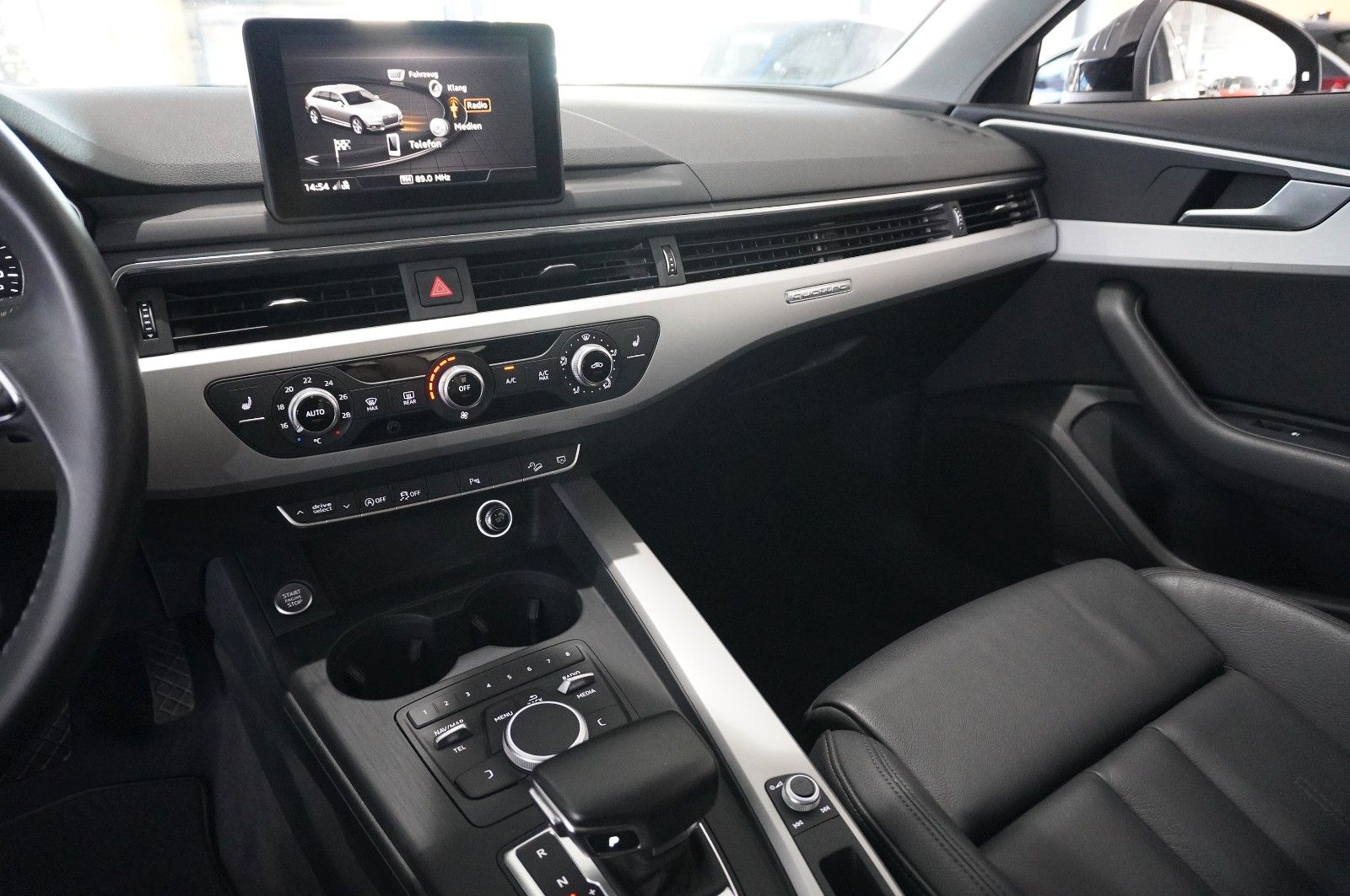 Fahrzeugabbildung Audi A4 Allroad quattro 45 TFSI LEDER/MMI/SHZ/LED/AHK