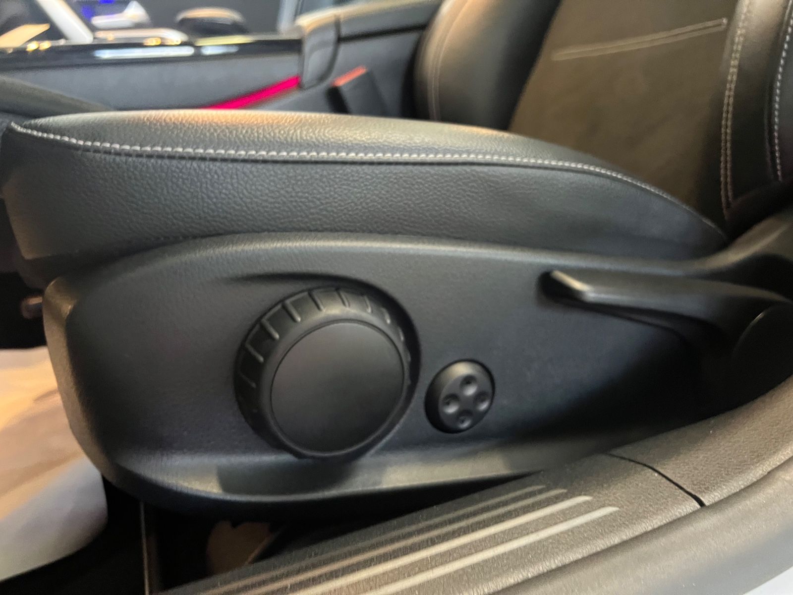 Fahrzeugabbildung Mercedes-Benz CLA 200 Edition AMG LINE *PANO*AMBIENTE*WIDE*