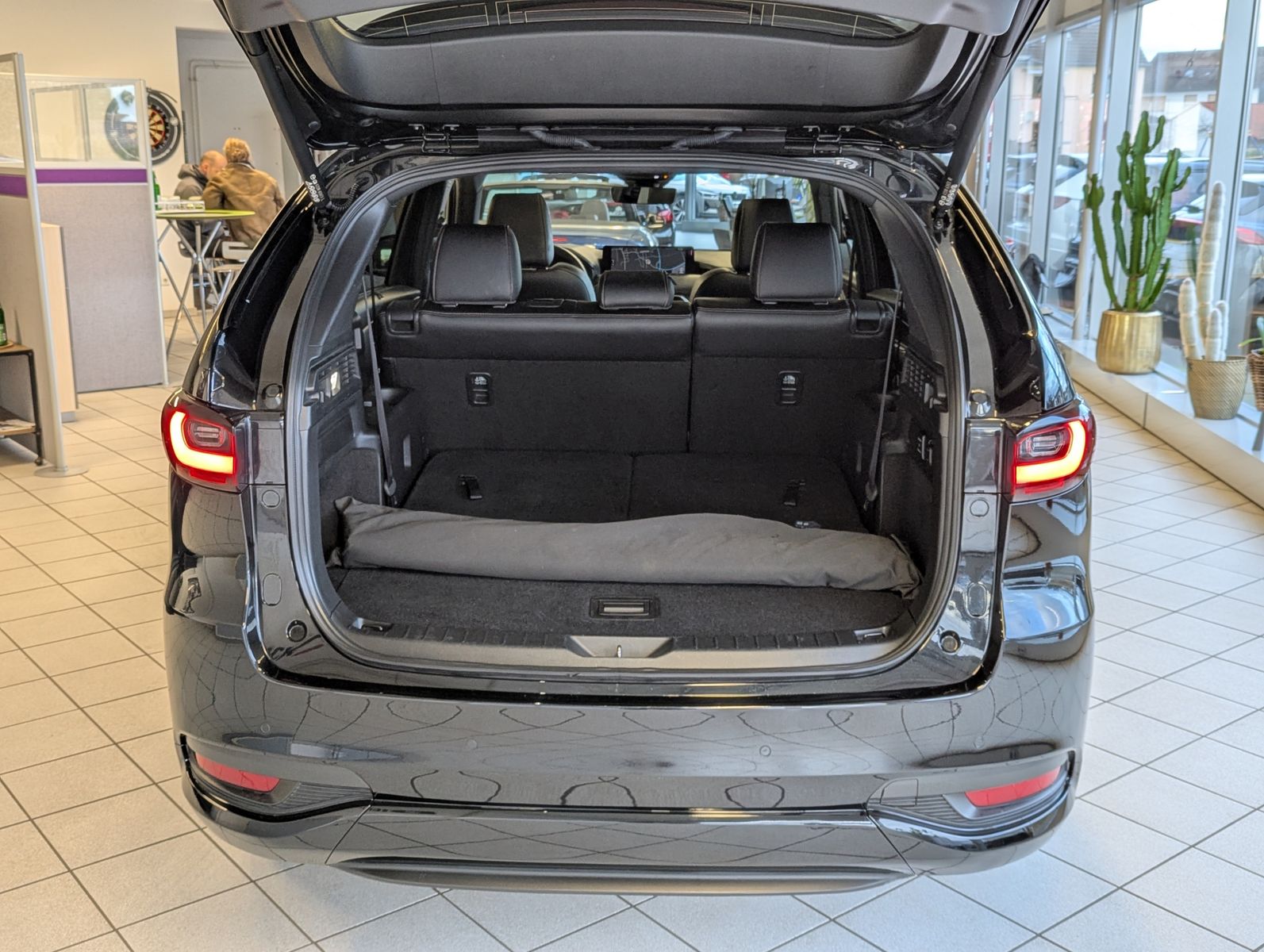 Fahrzeugabbildung Mazda CX-80 3.3L E-SKYACTIV D 254 HOMURA+ 7-Sitze Pano