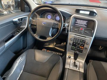 Volvo XC60 Momentum AWD *BI-XENON*PANO*NAVI*PDC*AHK*