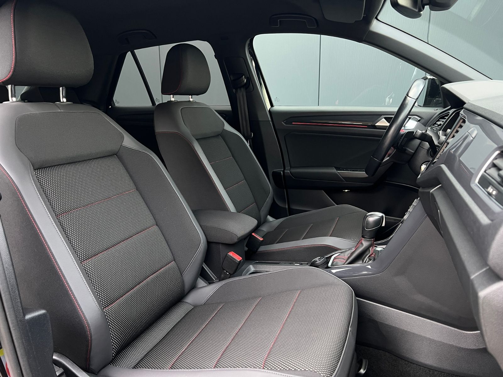 Fahrzeugabbildung Volkswagen T-Roc Sport 2.0 TSI DSG 4MOTION *Standhzg.,Activ